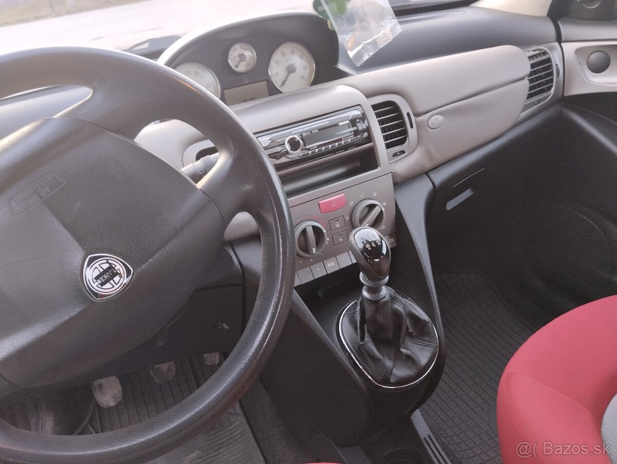 Predám Lancia Y 2003 1.2 benzín - 5