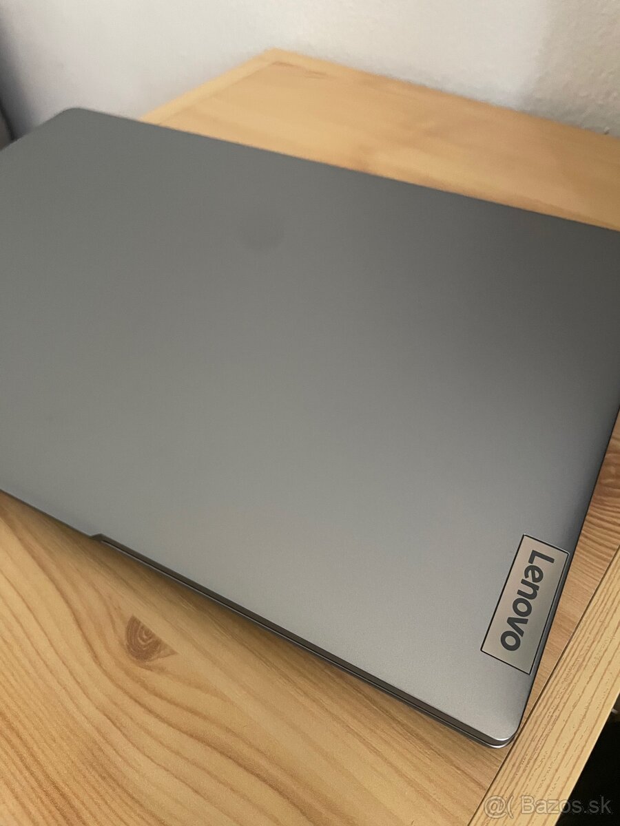 Lenovo Ideapad Slim 3 15IAN8 - 5