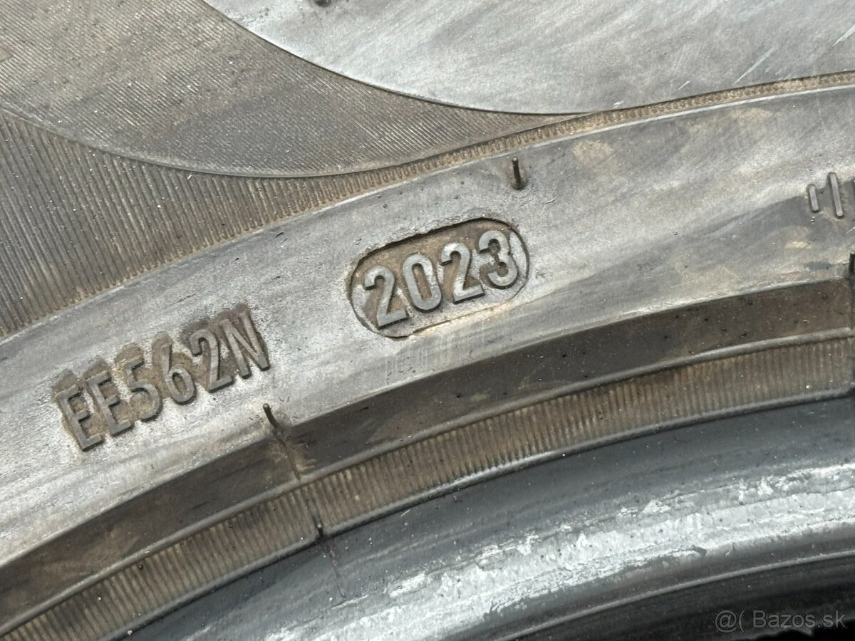 215/65 R17 99T - 5