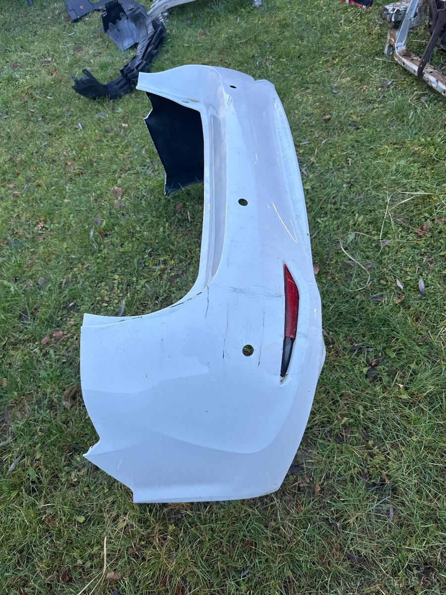 Predám nárazník Avensis 2015-2020 zadný T27 T29 - 5