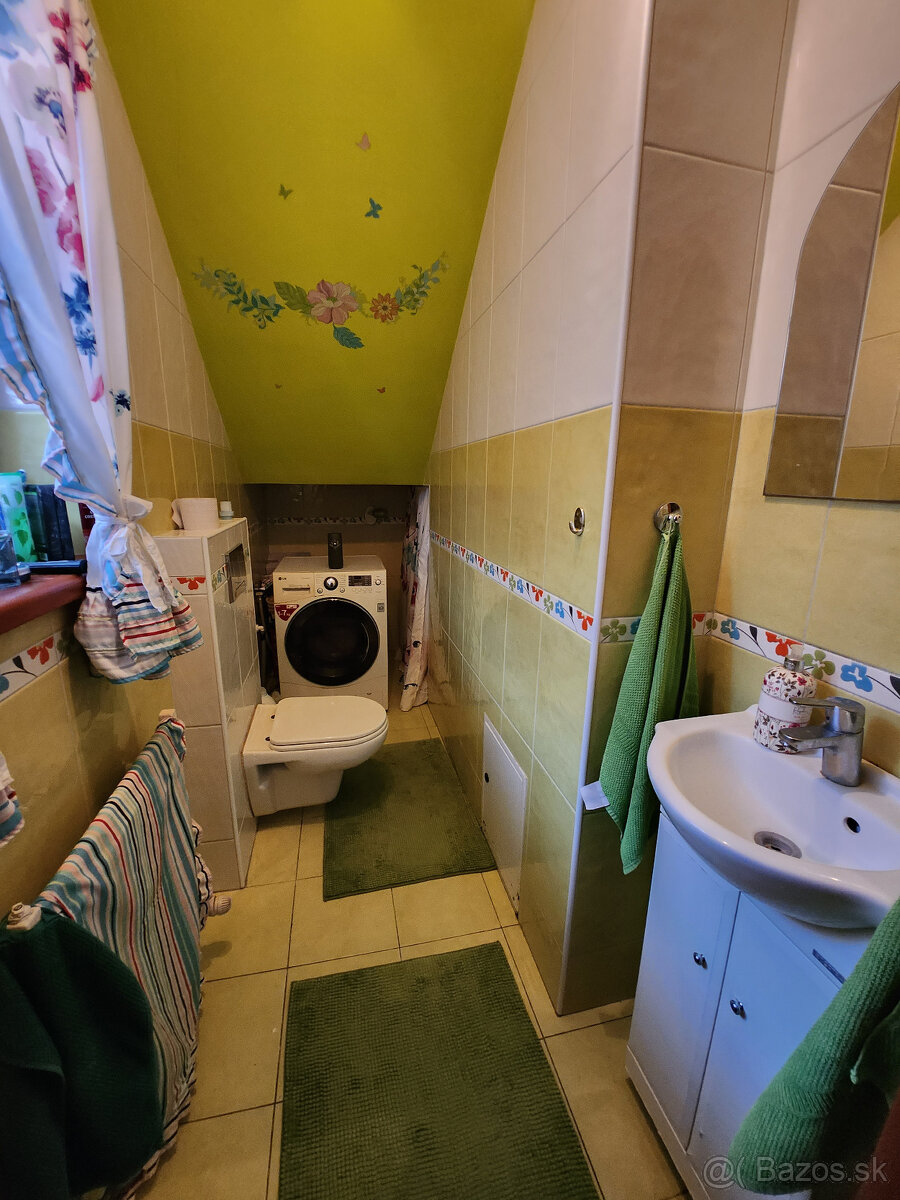 Novší, poschodový rod.dom M.Lapáš na 11á pozemku - 5