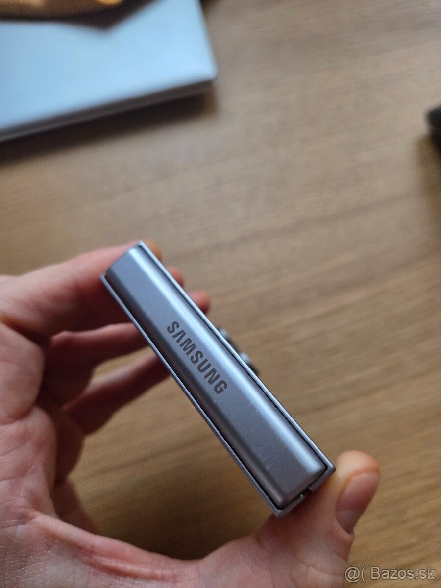 Samsung Z Flip 6 - 5