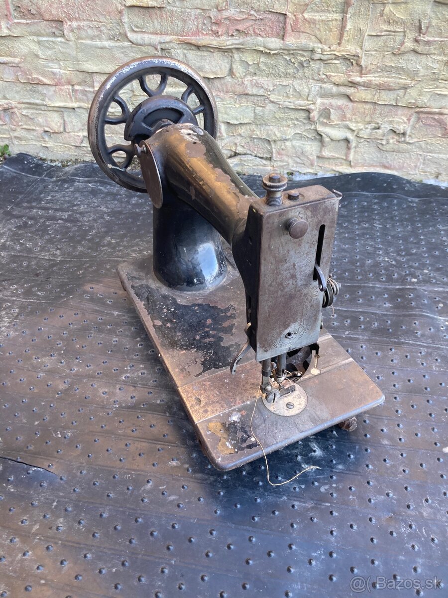 Starý šijací stroj PFAFF - 5