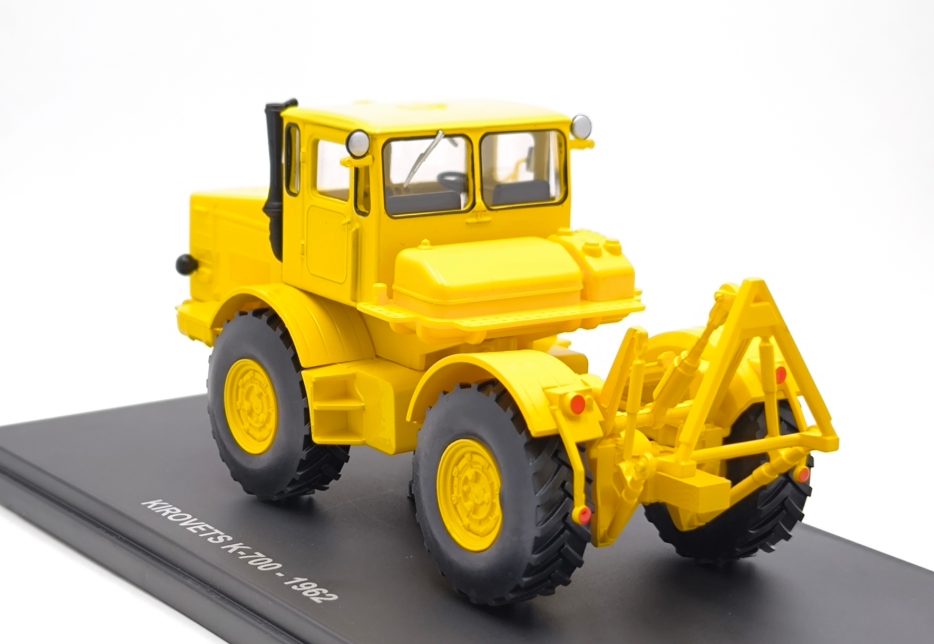 Kirovec K-700 1:43 - 5
