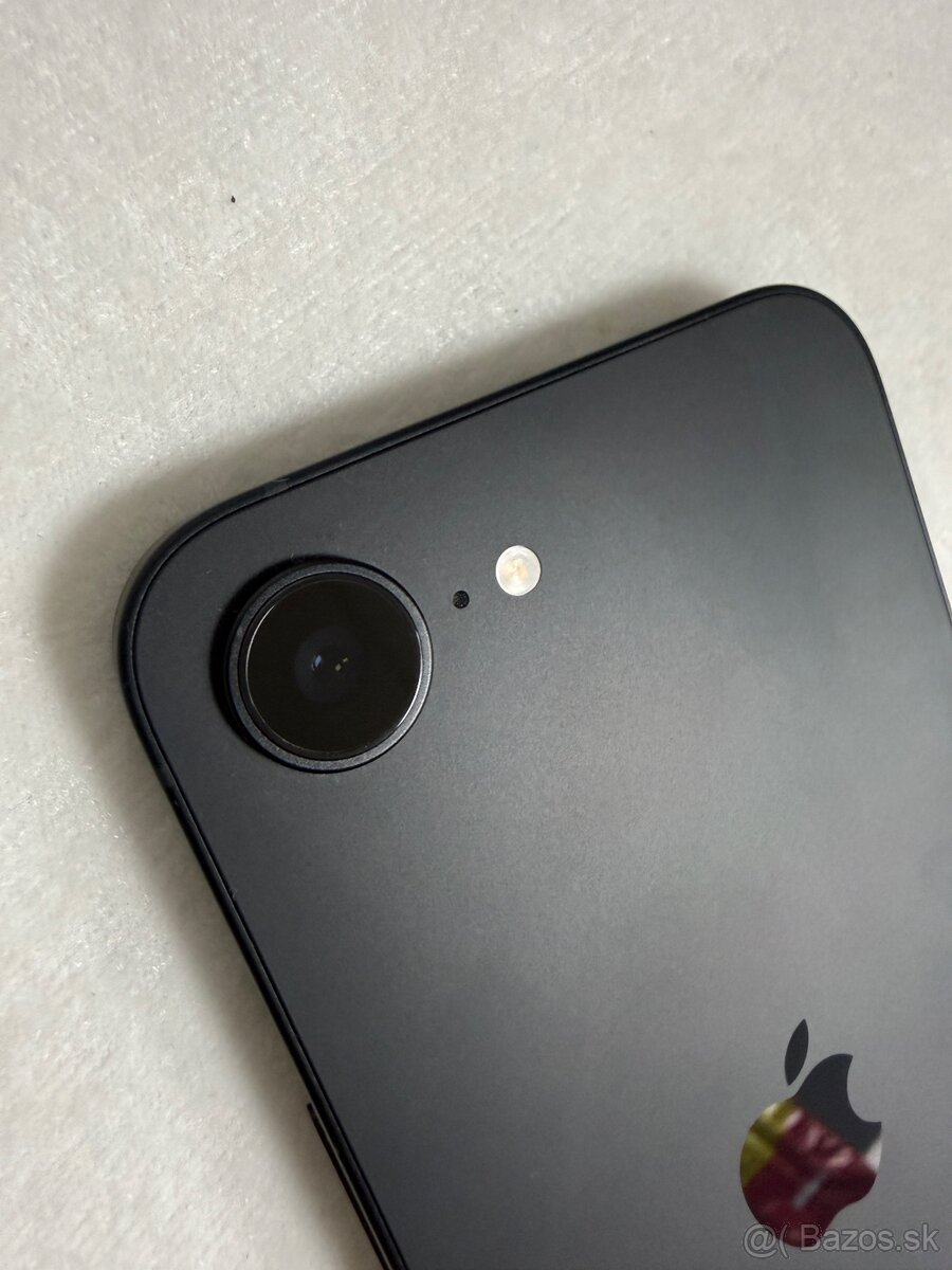 iPhone 17e - 5