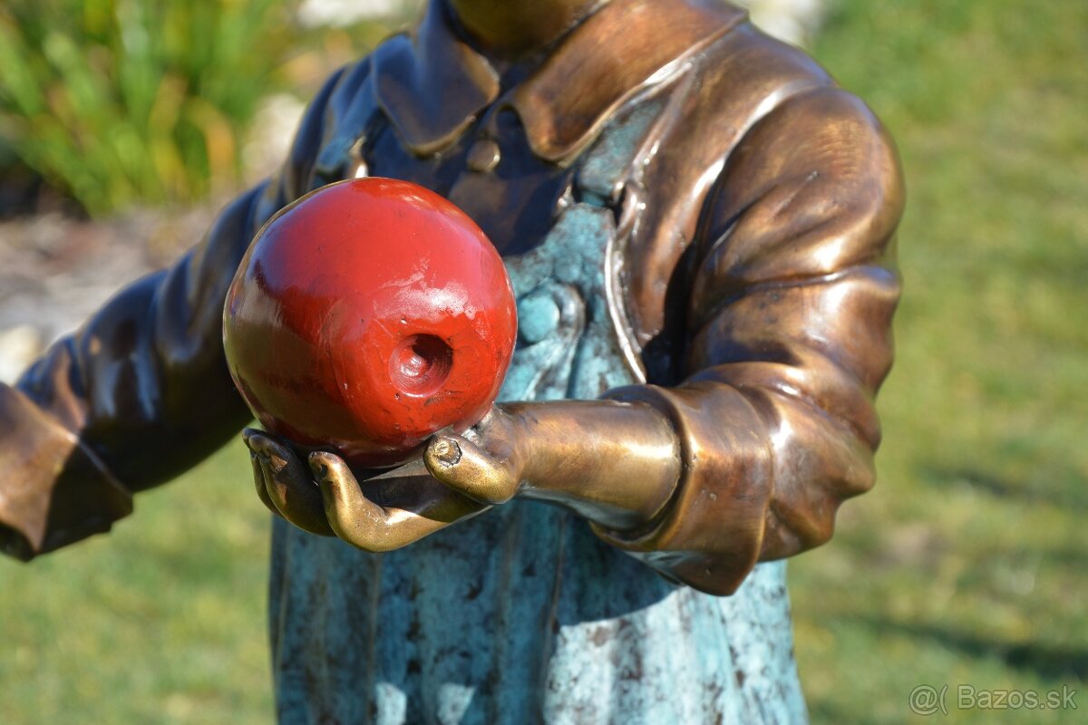 Bronzová socha-Dívka s jablky-kolorovaná-UNIKÁT - 5