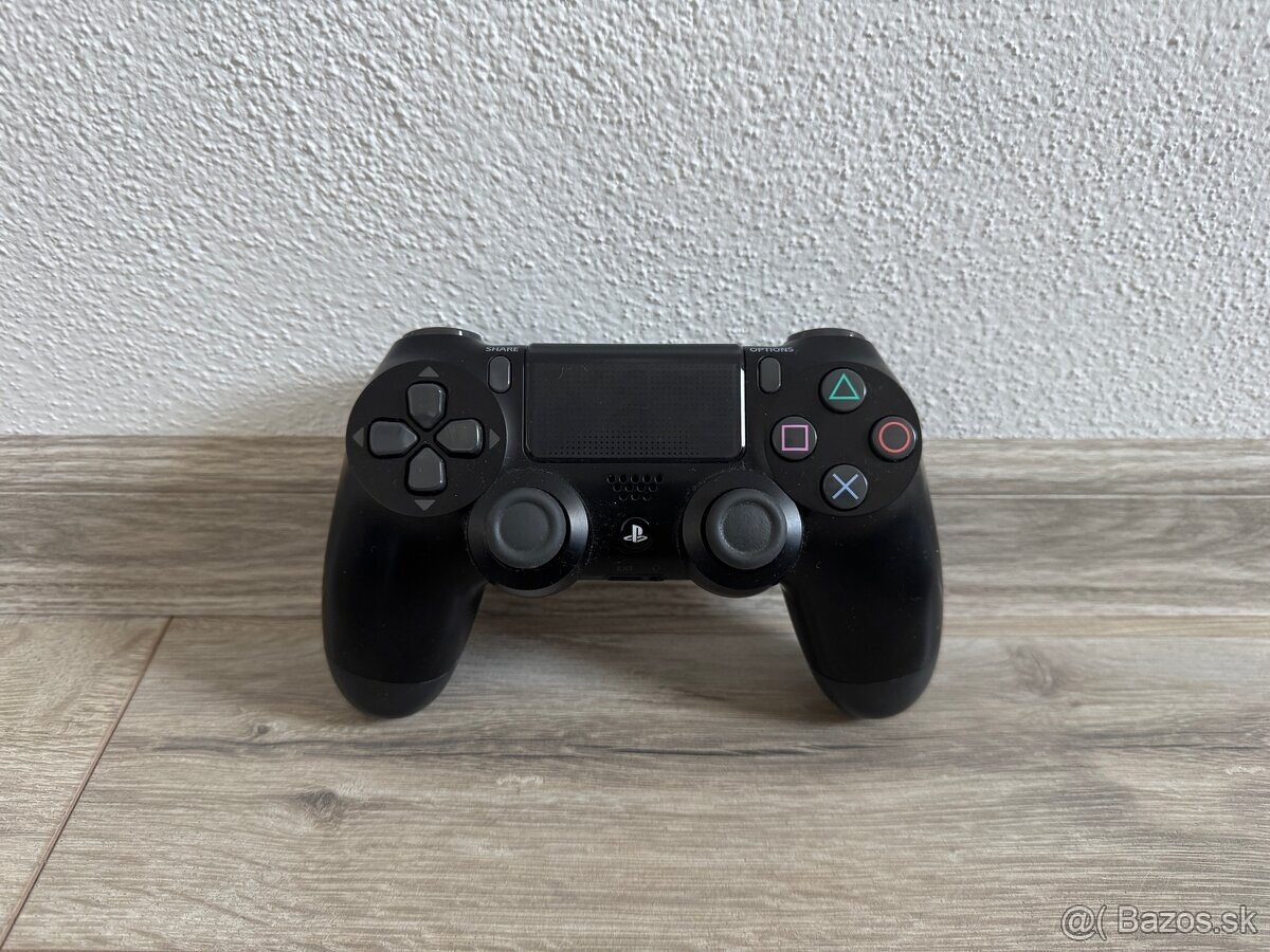 Predám Playstation 4 Pro 1TB + Controller - 5