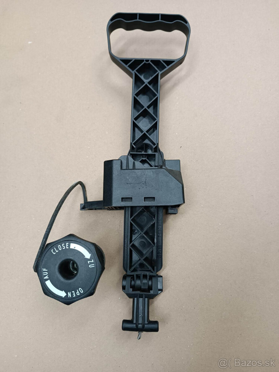 BMW X3 E83 vaňa pre rezervu + rukoväť rezervy - 5