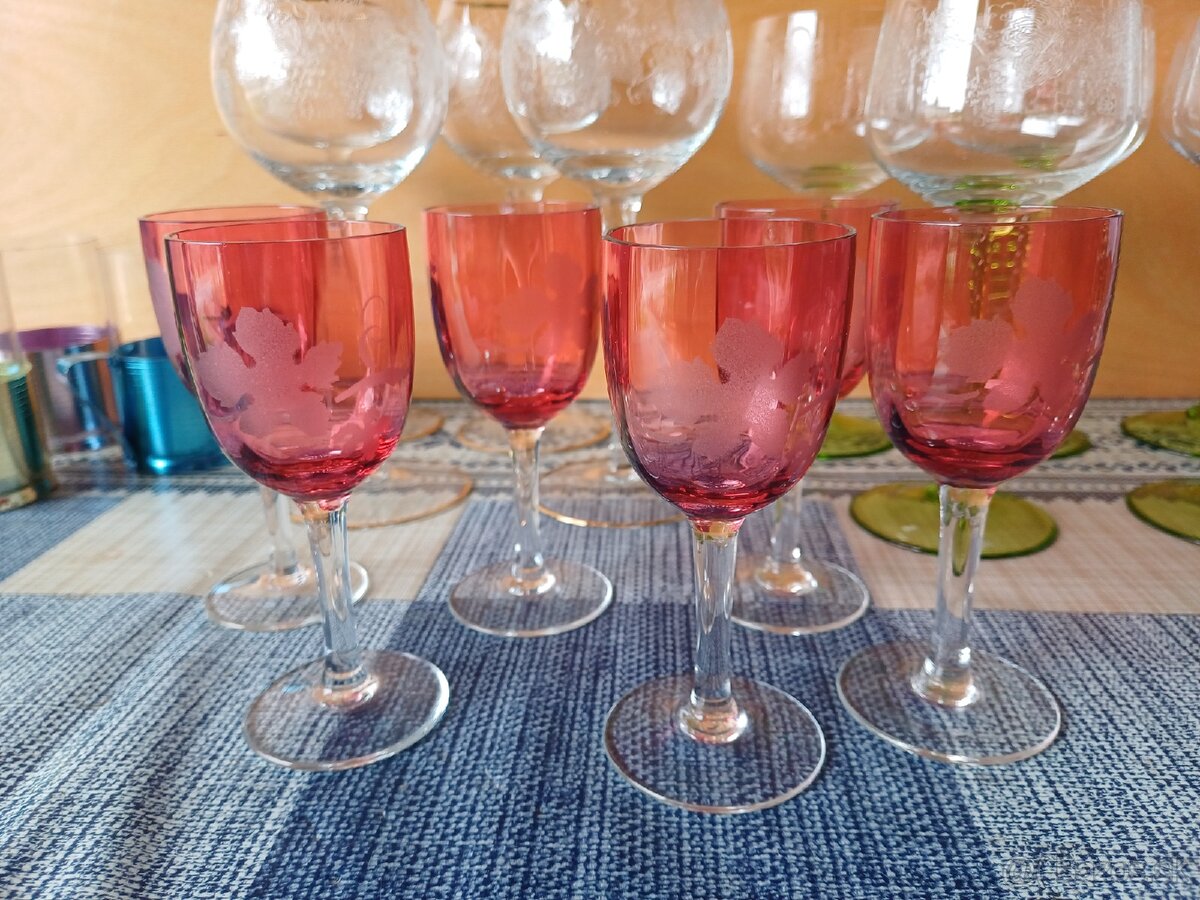 Socialisticke pohare, keramika a mosadzne predmety - 5