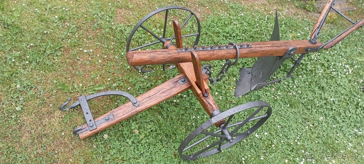 Starý drevený konský pluh 10 - 5