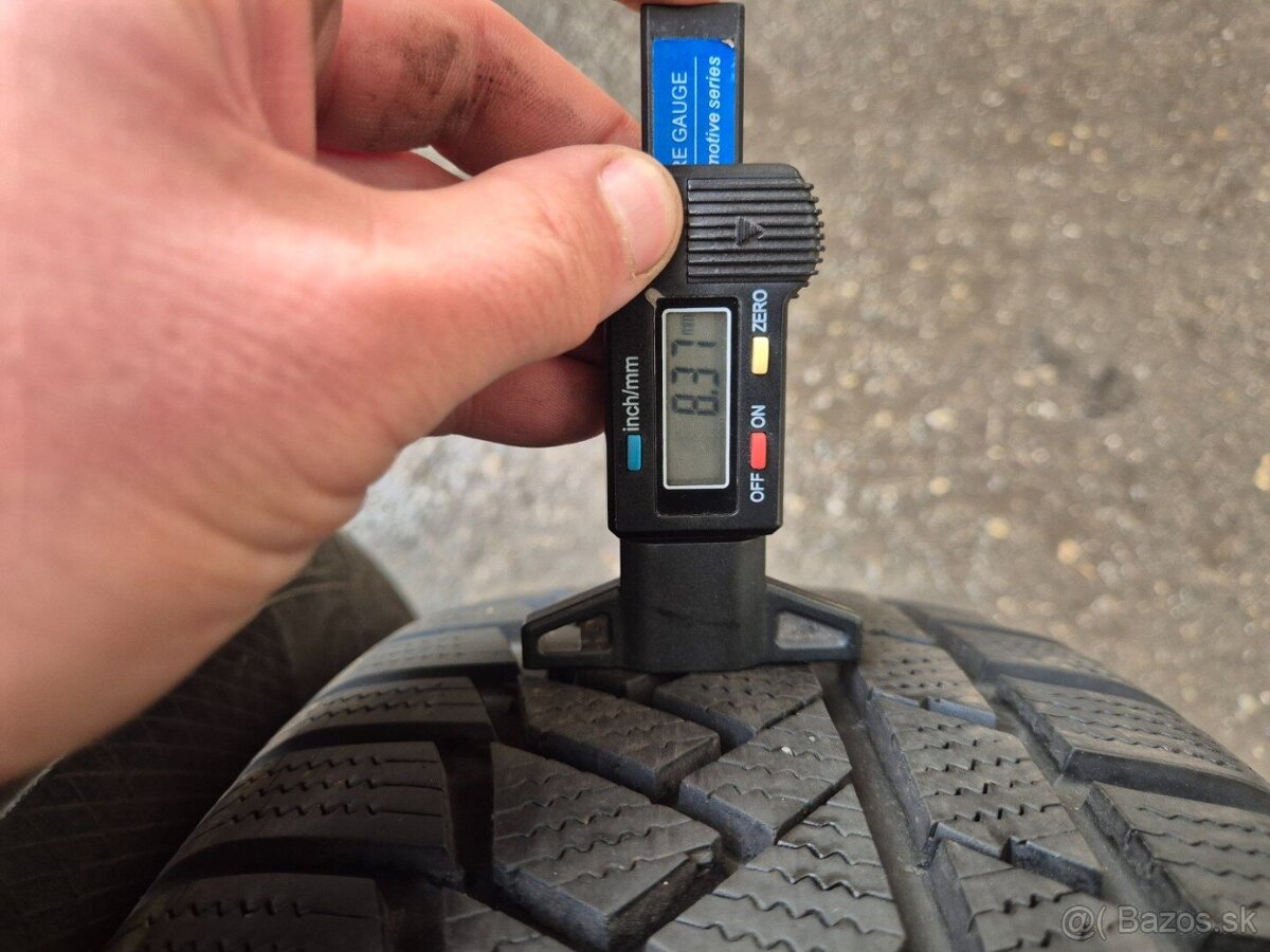 215/65 r17 zimné 4 ks CONTINENTAL dezén 8,3 - 7,2 mm - 5