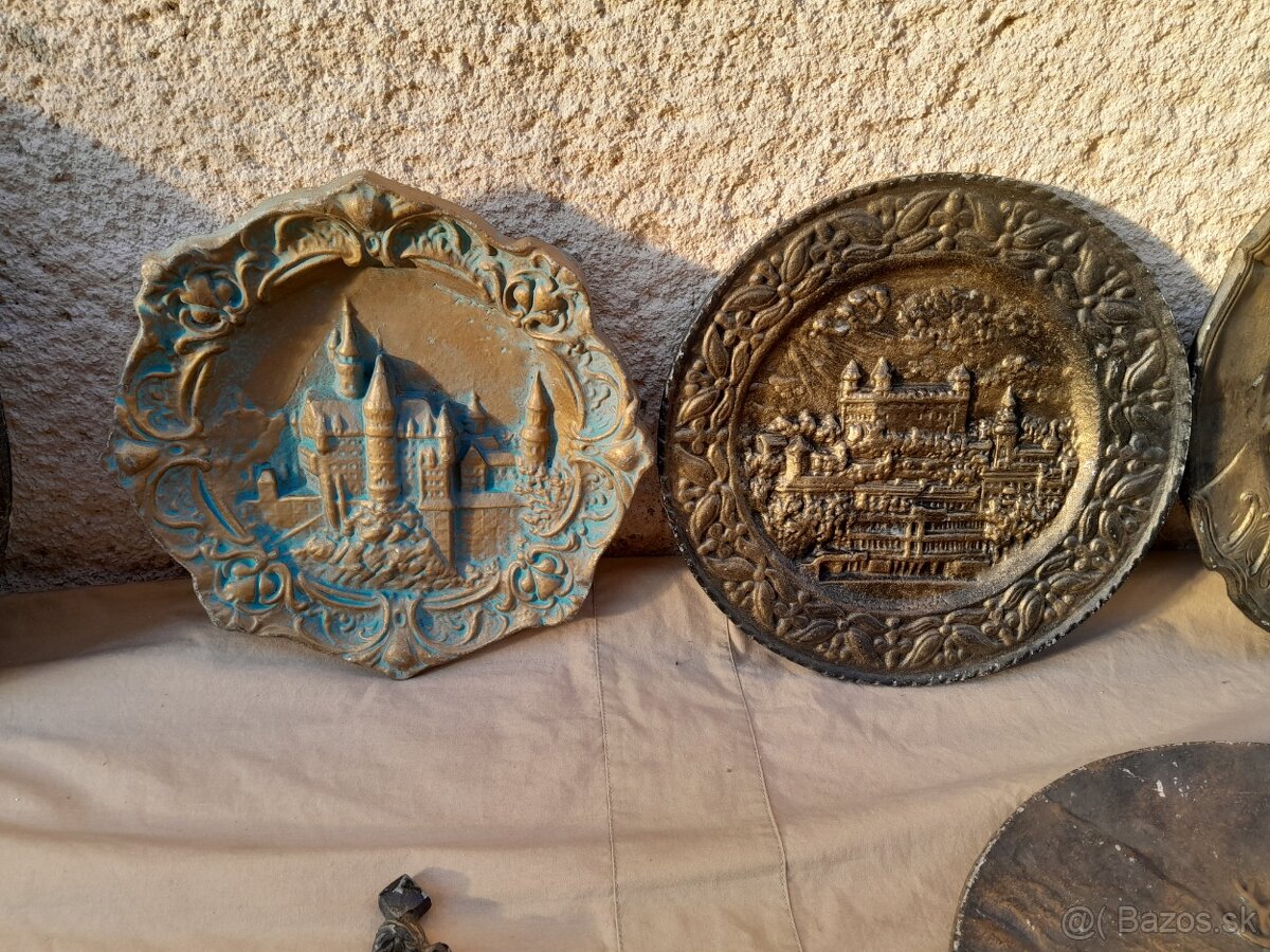 Liatinové ozdobné taniere. - 5