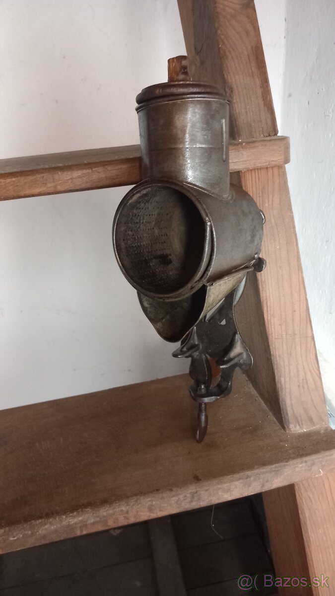Starožitný liatinový mlynček - 5