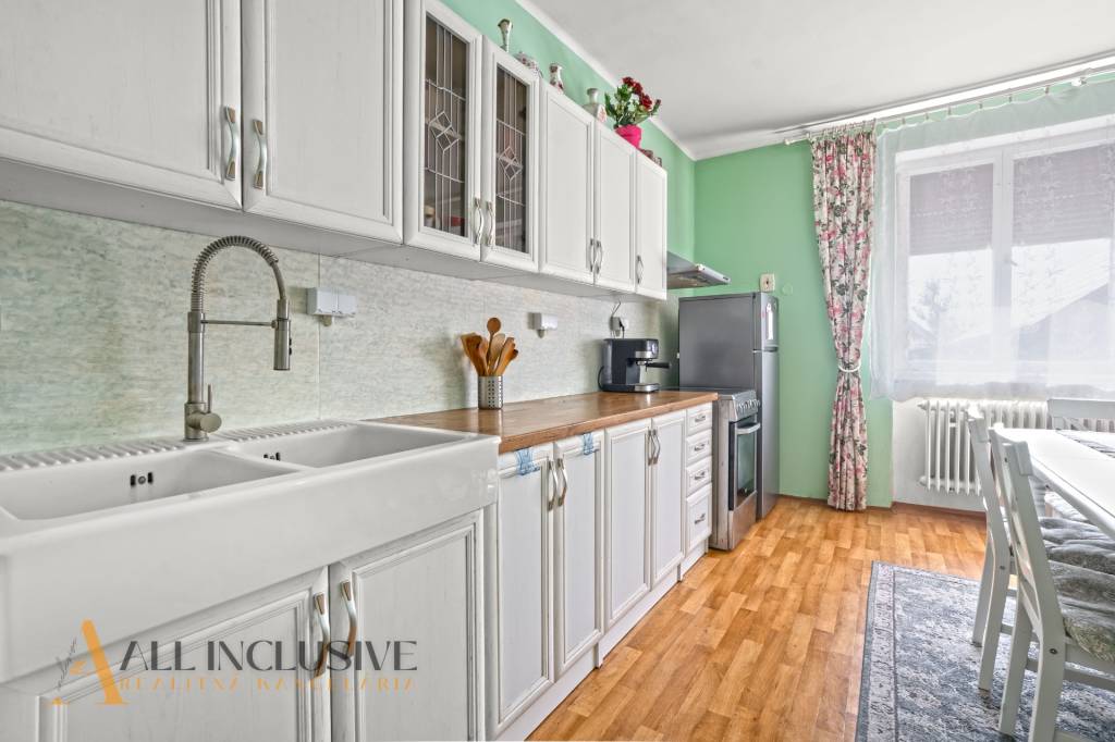 ALL INCLUSIVE | NA PREDAJ 3-IZBOVÝ RODINNÝ DOM S GARÁŽOU, HO - 5