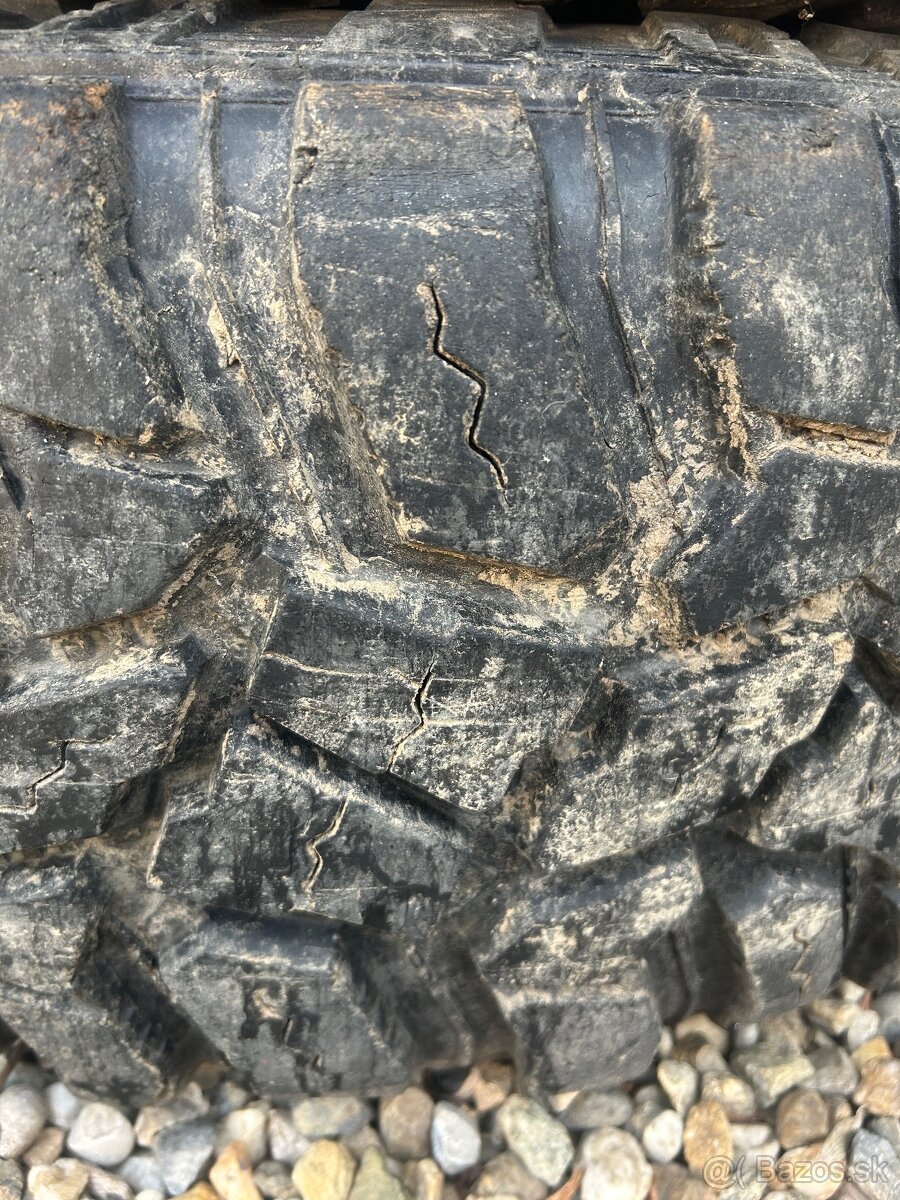 Stt cooper discoverer pro 285/70 r17
