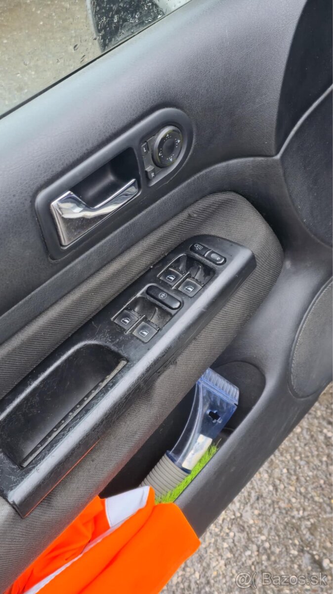 Predám Volkswagen Golf 1.6 benzín, r.v. 1999 - 5