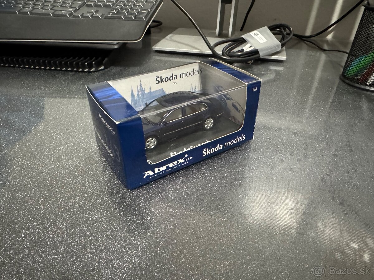 Škoda Superb modrá - 1:43 - Abrex - 5