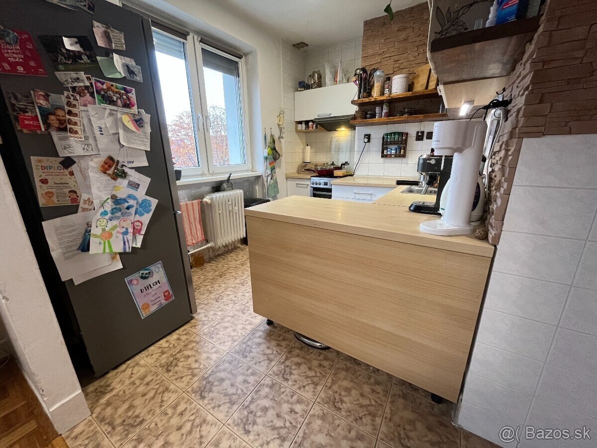 Priestranný trojizbový byt s balkónom – Lučenec - 5