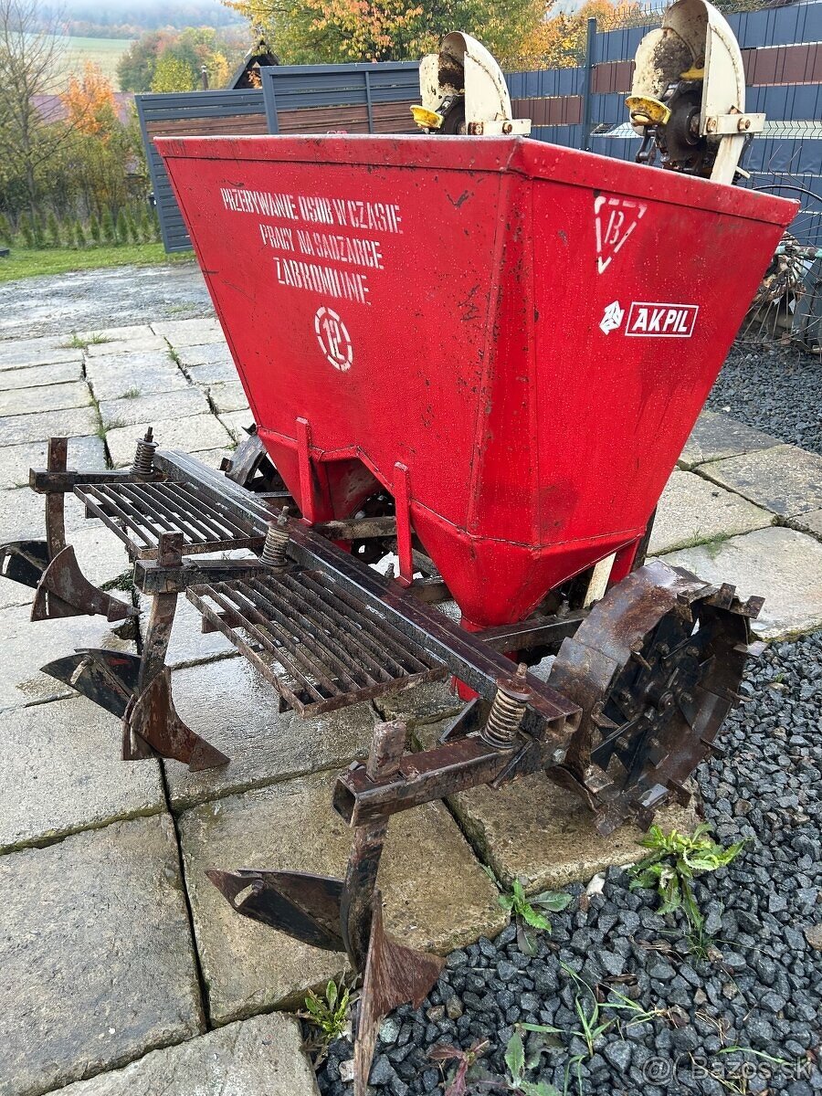 Predám sadzač zemiakov Akpil - 5