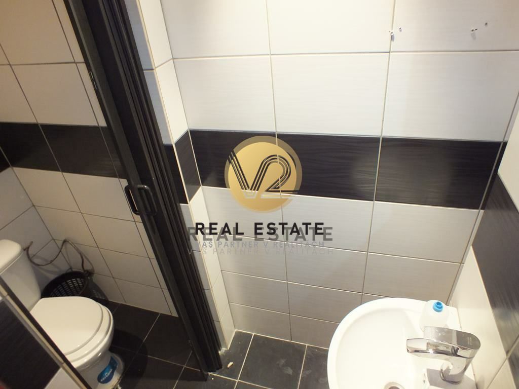 Na PREDAJ budova v centre mesta Nitra - 5