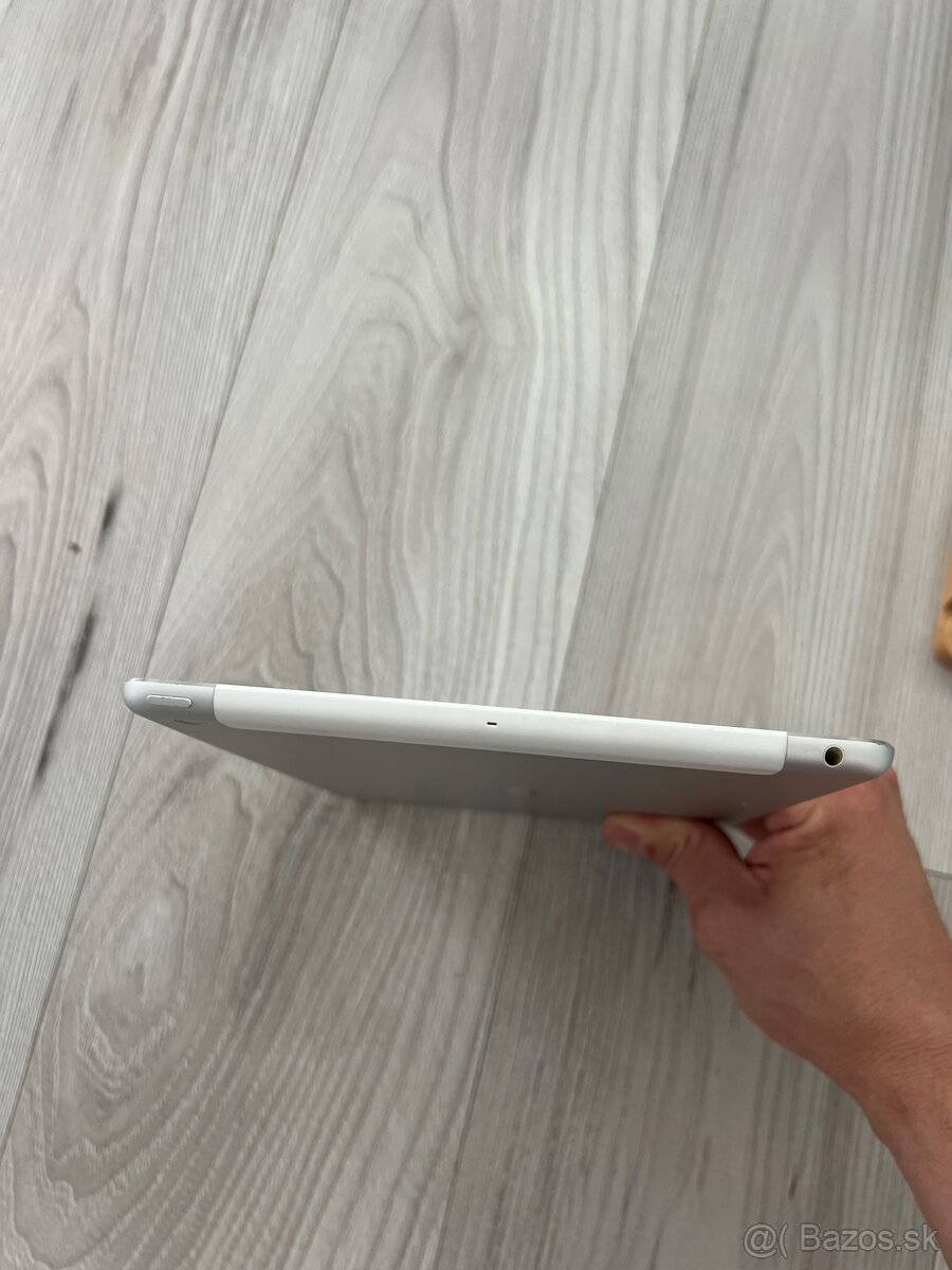 IPad Aire 16GB A1475 zablokovaný - 5