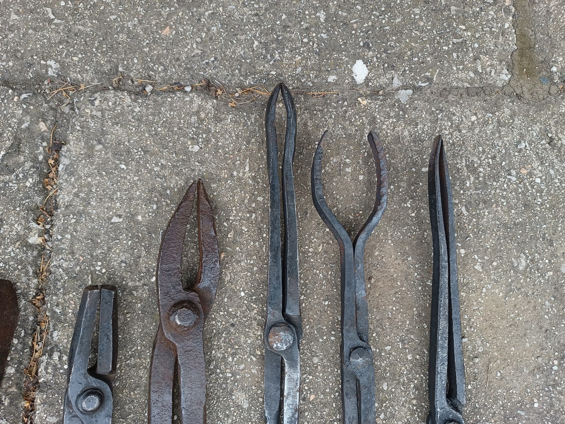 Kováčske kliešte ,náradie,kladiva ,sekera,nebožiec 21 - 5