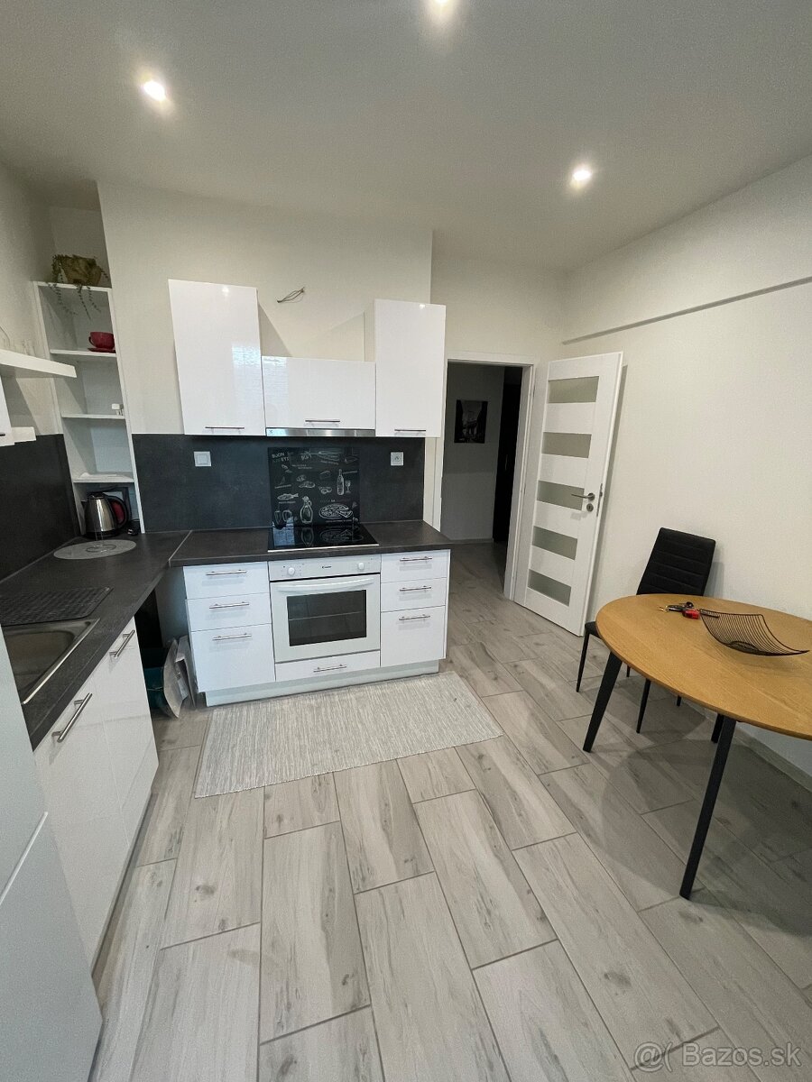 priestranný dvojizbový byt v centre Ružomberka - 5