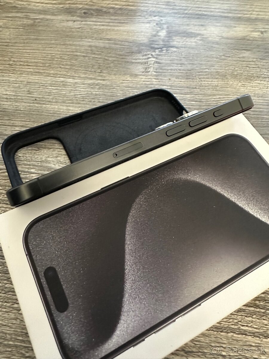 iPhone 15 Pro 258 GB - bez škrabanca 10/10 - 5