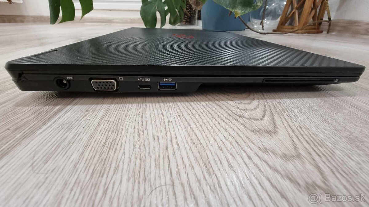 📌 Na predaj: Fujitsu LifeBook U758 - 5