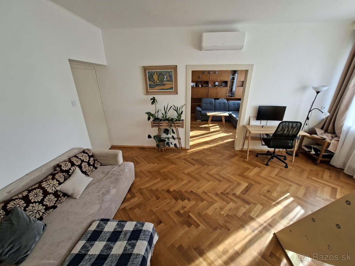 Priestranný 3+ izbový byt na Hornej ulici - 5