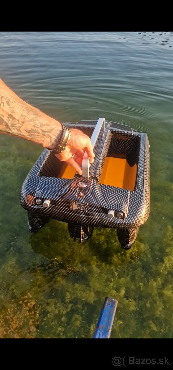 Zavážacia loďka: Carplounge RT4 - 5