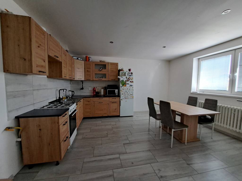 Predáme rodinný dom, pozemok 956 m2, Kmeťovo, okr. Nové Zámk - 5