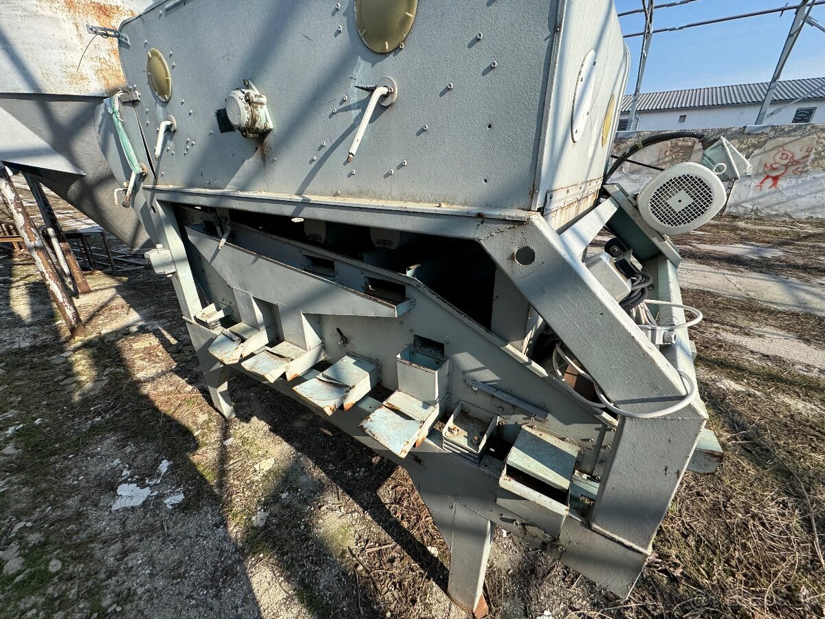 Predávam čističku obilia PETKUS gigant - 5