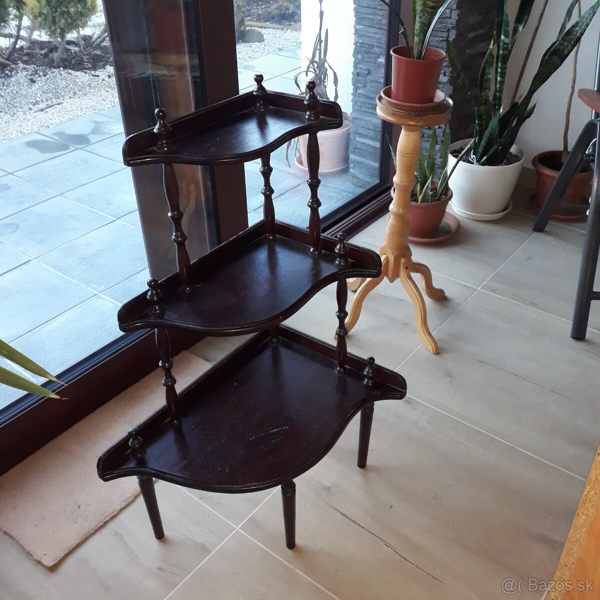 Predam pojazdny barovy stolik + rohovu policku - 5