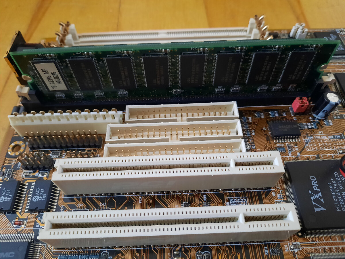 Retro zakladna doska PCChips M537 V5.1 + RAM + CPU - 5