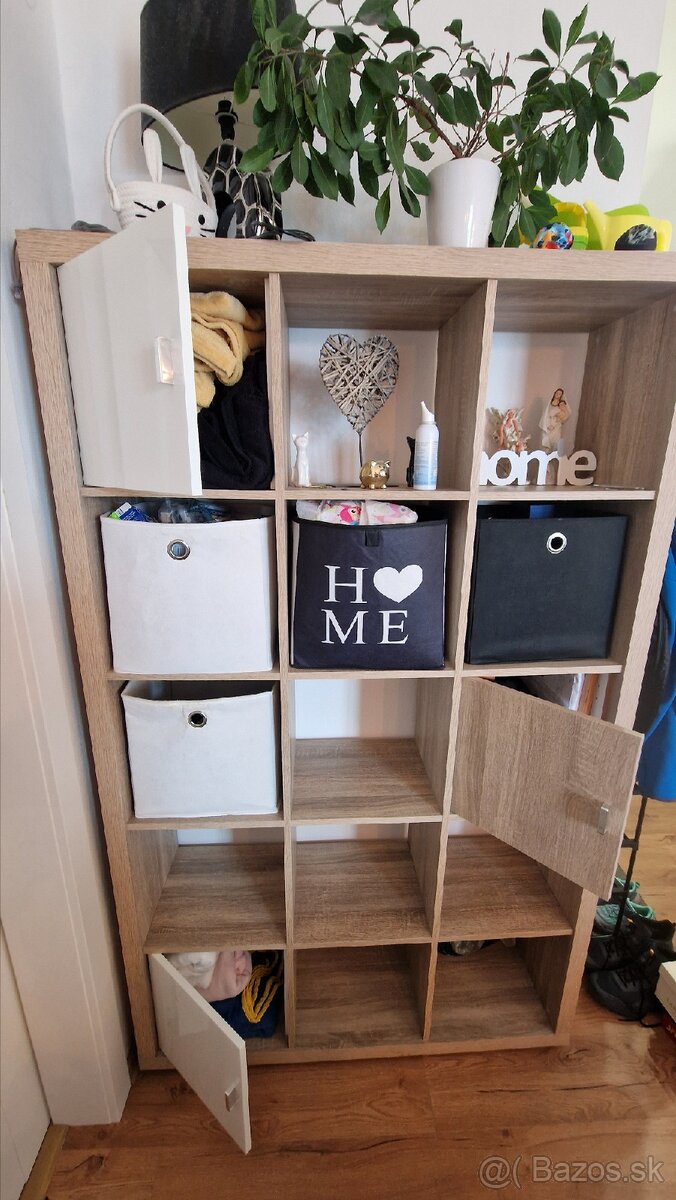 Drevený regál, vitrina - 5