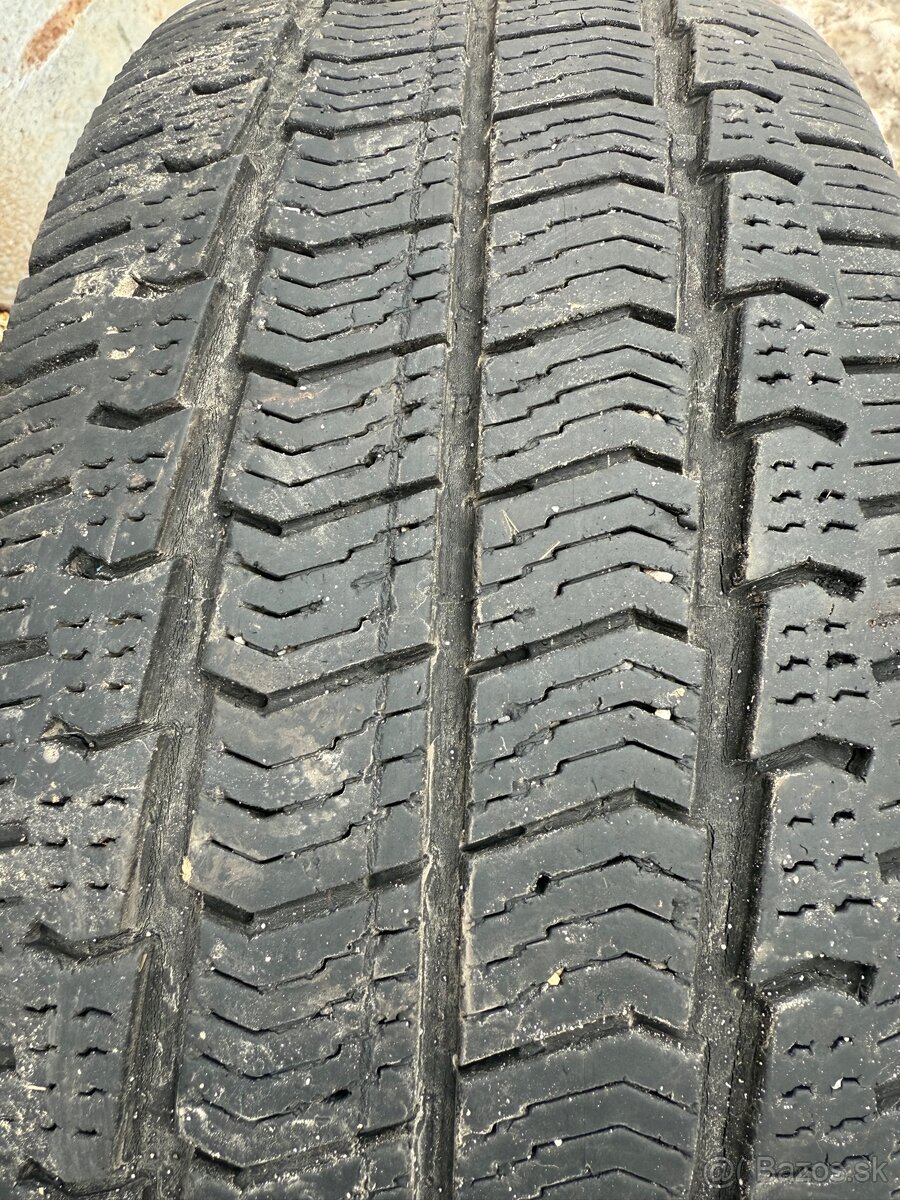 predám celoročné , jazdené pneu 225/70 r15c - 5