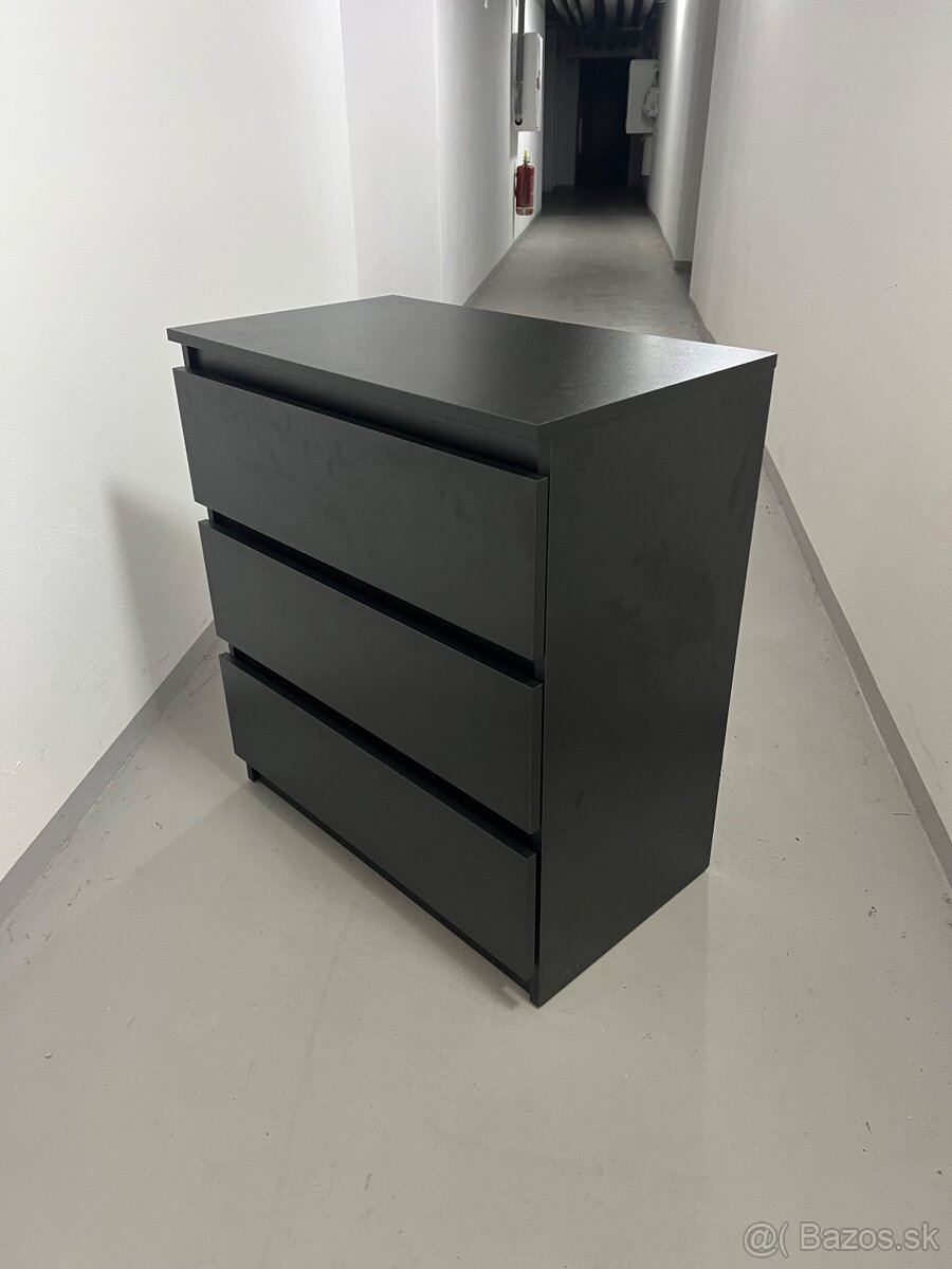 Čierna komoda - 5