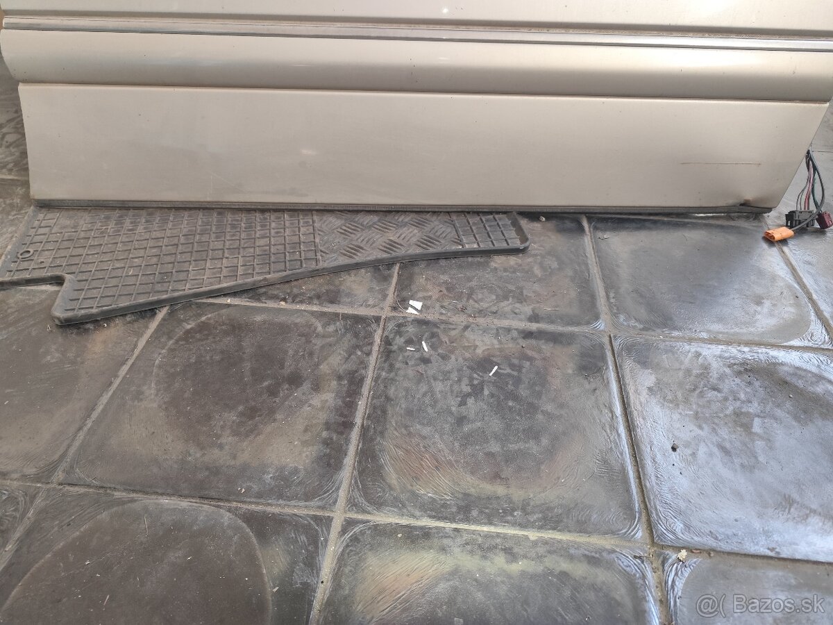 Dvere mercedes e w210 povodne super stav - 5