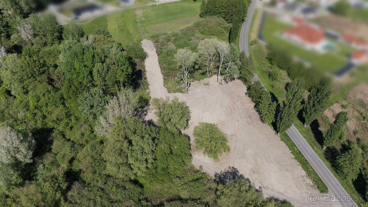 Veľký stavebný rožný pozemok Malé Leváre - 5