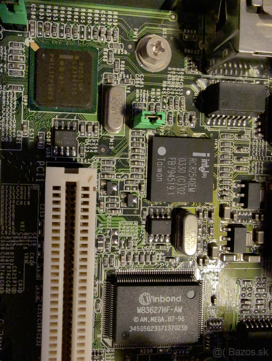 Predám server MSI MS-9211 - 5