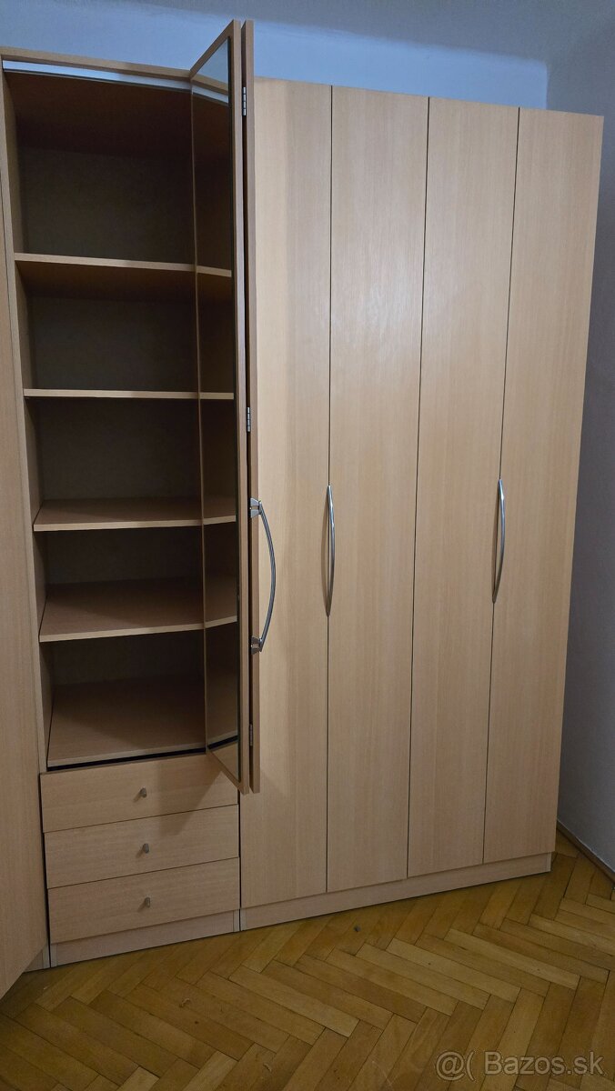 Skriňa v dobrom stave - 5