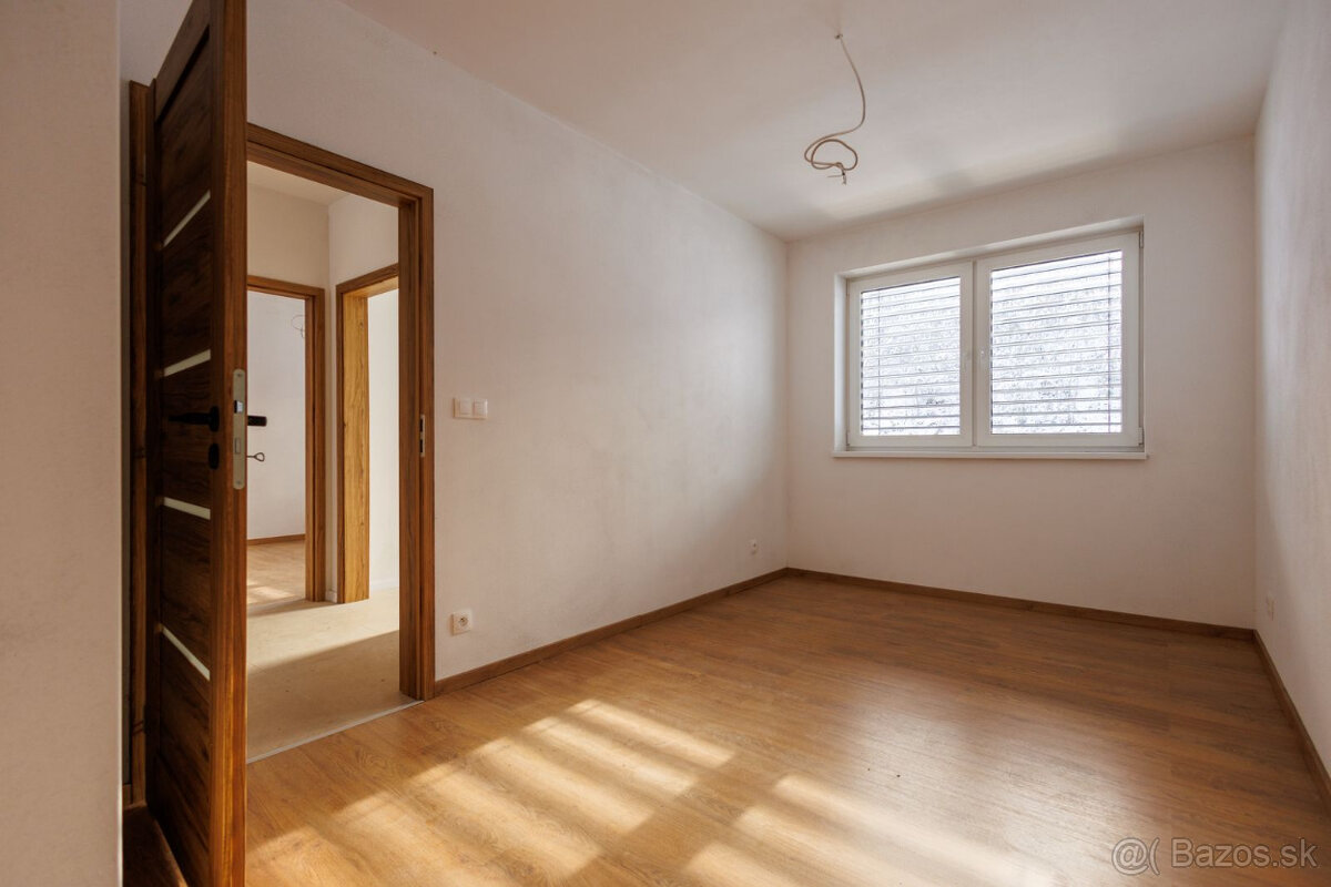 Rodinný dom v Hôrke nad Váhom - 5