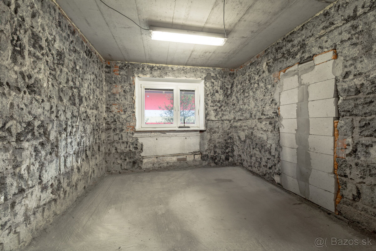 VÝRAZNE ZNÍŽENÁ CENA - Na predaj rozostavaný rodinný dom s v - 5