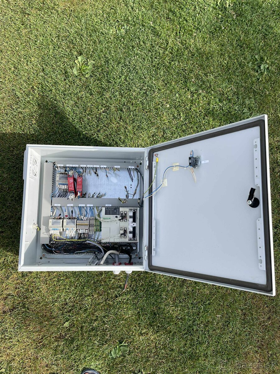 ---- ELEKTRICKÉ SKRINKY NA ISTIČE ---- TOP ---- - 5