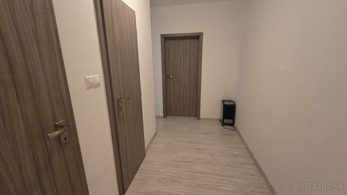 Priestranný 3-izbový byt (74 m²) s balkónom a šatníkom - 5