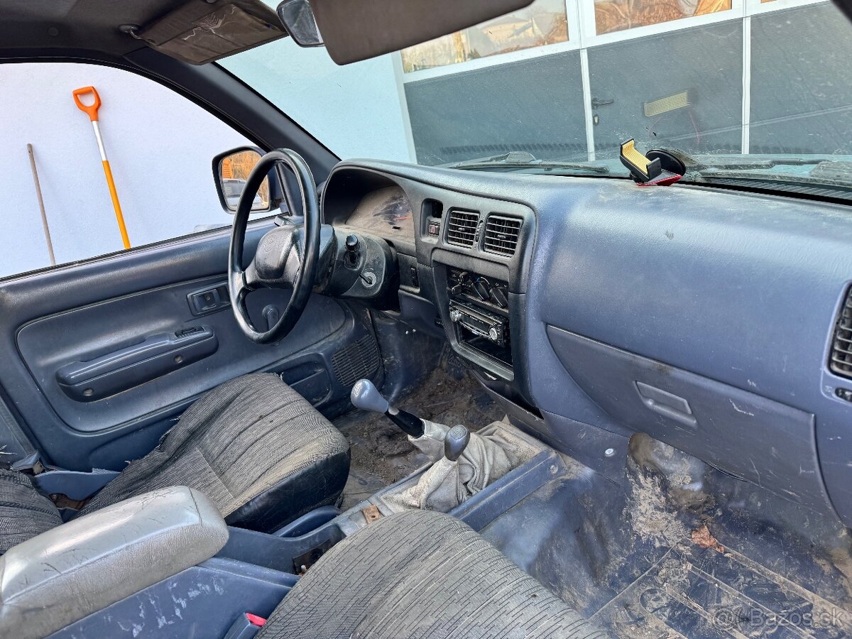 Toyota hilux 2.4td 66 kw - 5