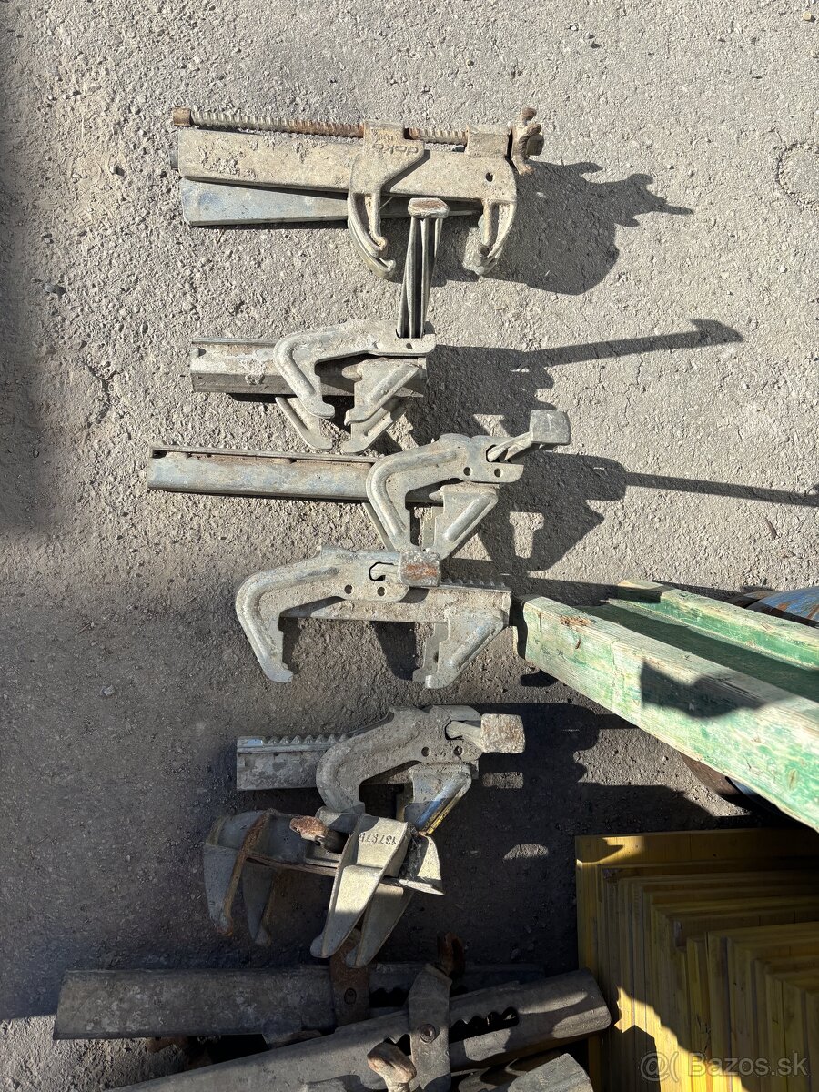 Predám samopaly na stenové debnenia cena 10€/ks - 5