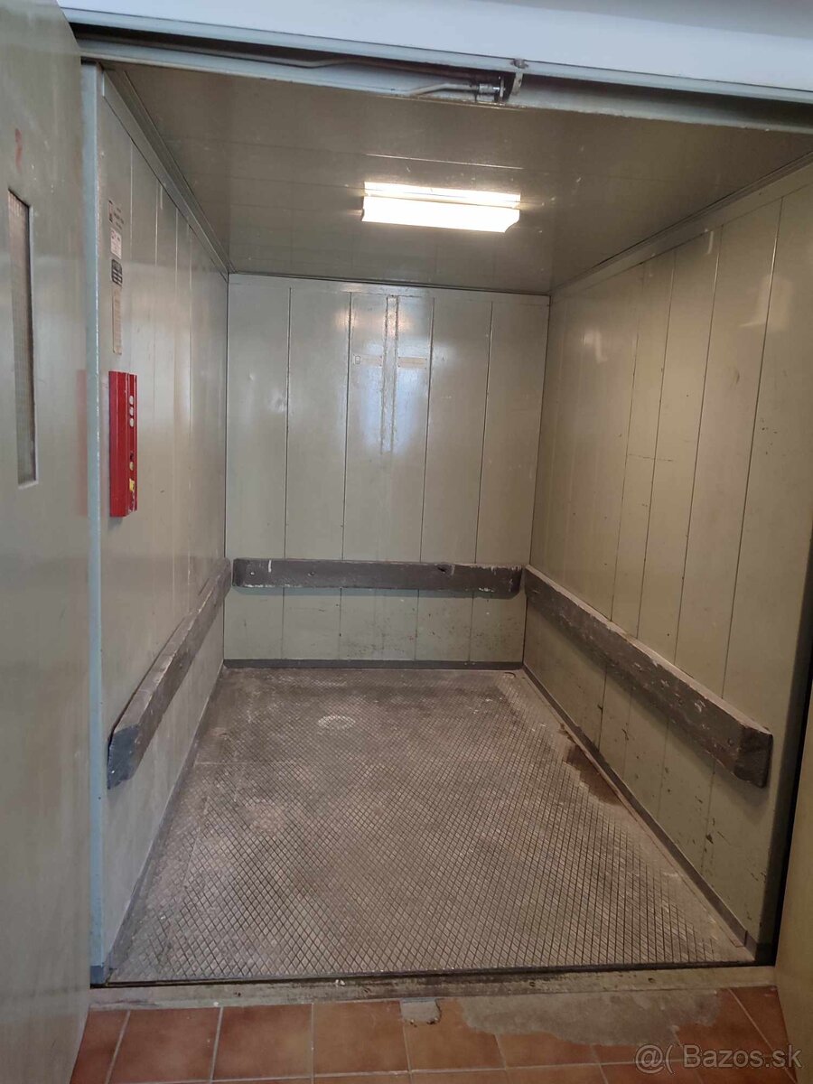 Na prenájom komerčné priestory Levice, 350m,centrum - 5