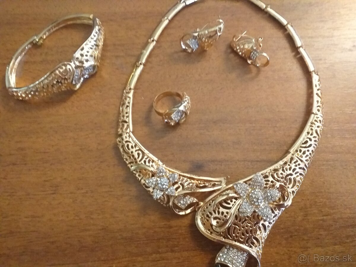 set zlatej nigérijskej bižutérie - 5